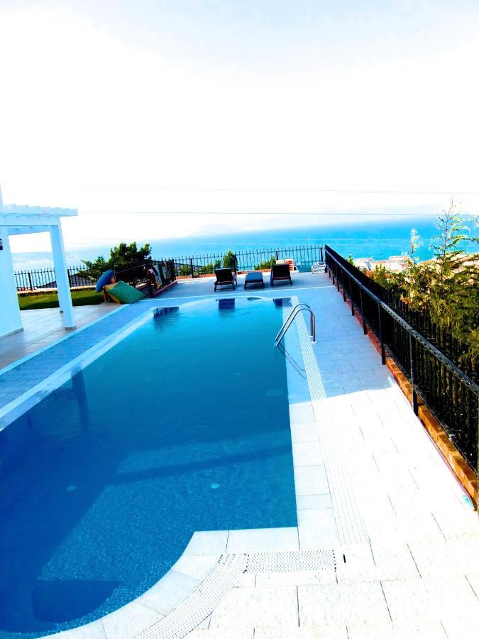 Luxury Villa With Amazing View, Çeşme Exteriör bild